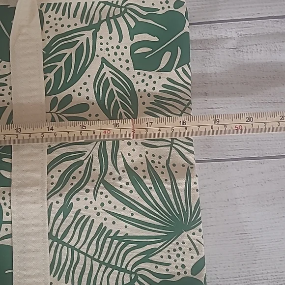 Too hot to handle Tote - Picture 2 of 3